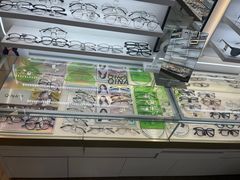-美式眼镜·授权蔡司.依视路.尼康.豪雅.明月(南翔印象城店)