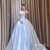 每个女孩都对自己穿上婚纱的样子
充满各种美好幻想..☁