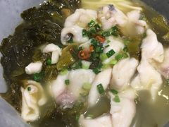 招牌酸菜鱼面-汤去三面(骆驼店)