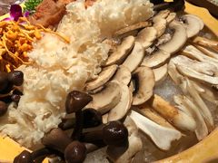 -老牌坊云南鱼豆花火锅(嵩山店)