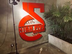 -HIGH FIVE哈福手工汉堡(桂林路店)