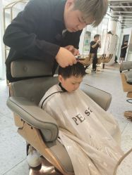 -PE SALON 
