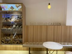 -顶东面包花园·生日蛋糕(世博店)