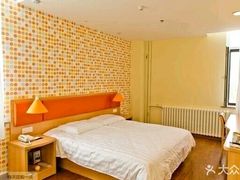 -莫泰酒店(上海虹桥北新泾地铁站天山路店)