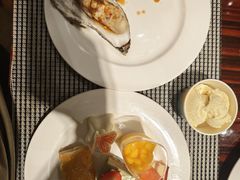 -广州万富希尔顿酒店·感趣自助餐厅·金秋蟹宴生蚝海鲜刺身