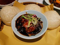 酒酿馒头配扣肉-卯时·龙光雅宴·精致锡帮菜(惠山古镇店)