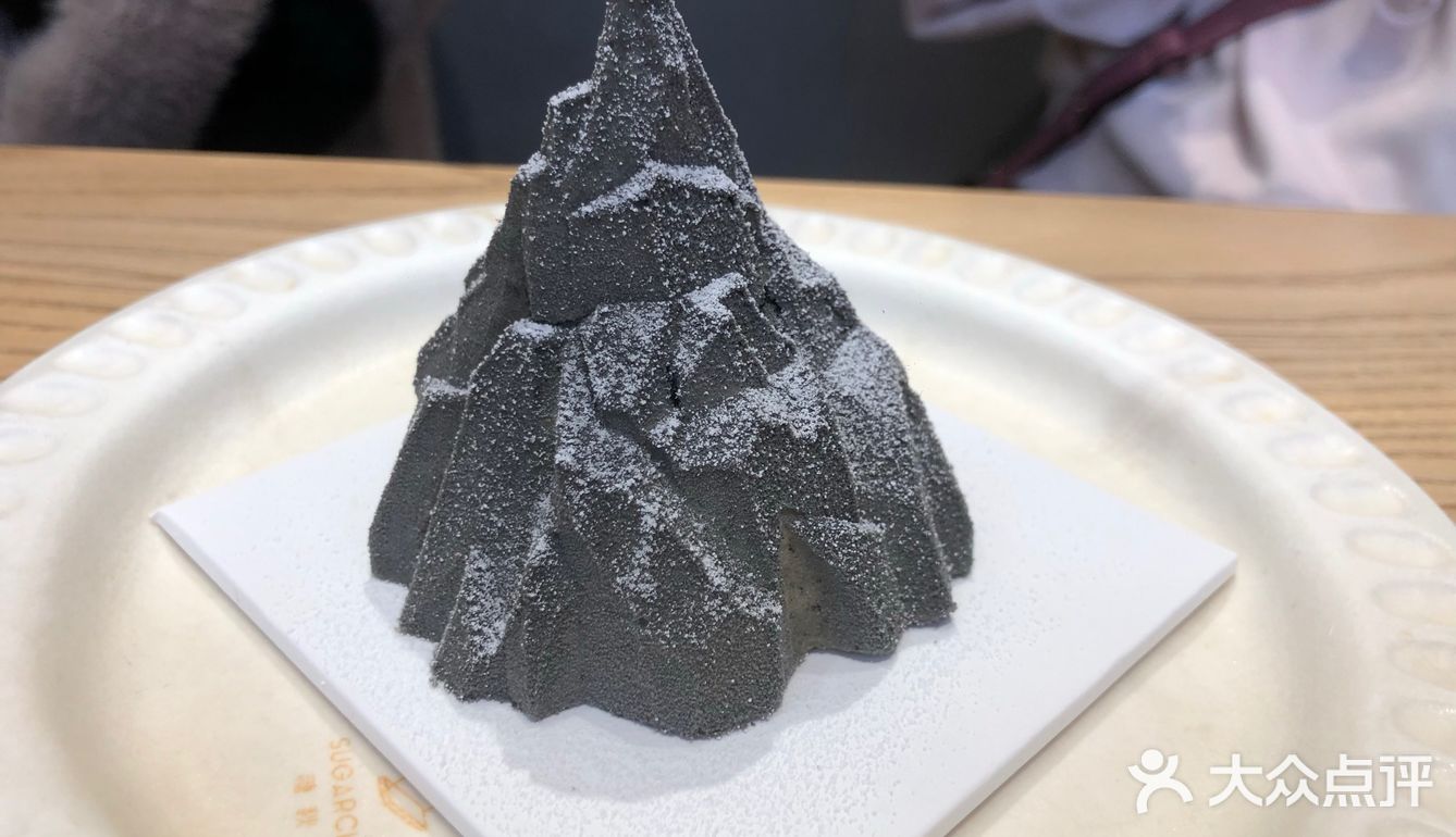 没有特别惊艳,冷山和听雨为了造型方便,所以是翻糖款