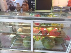 面包甜点陈列柜-津椰本·海南正宗椰奶清补凉(店一店)