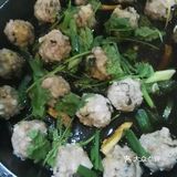 朋友家蹭饭，容易变成肉多多，圆滚滚 如同她做的肉团丸