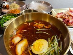 -围炉肉舍•炭烤活鳗•丹东海鲜烤肉(步行街店)