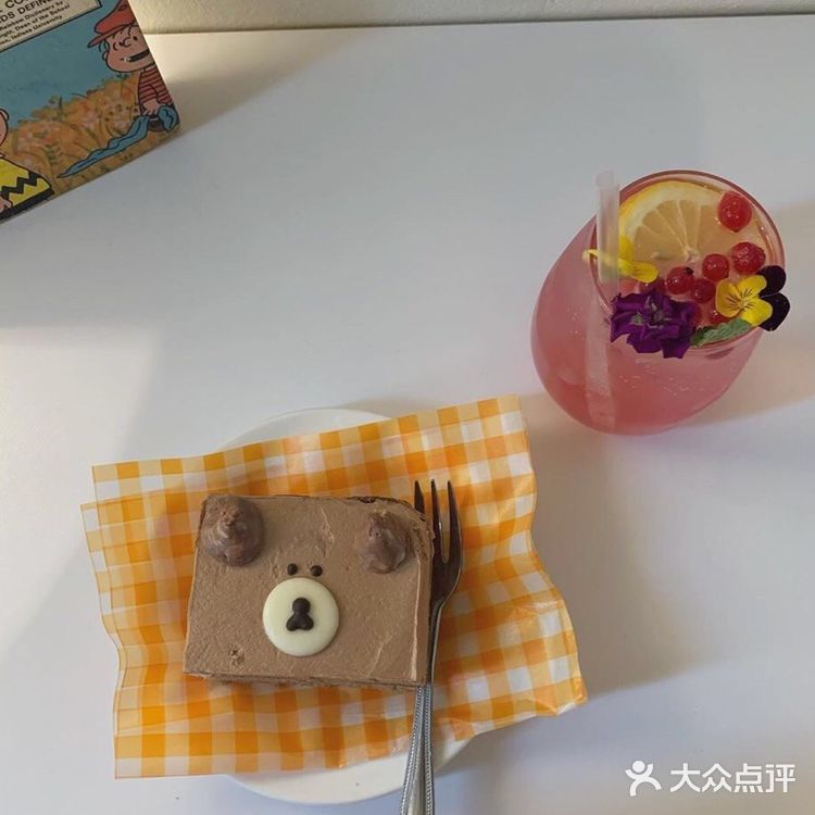 充满岁月斑驳的痕迹,没有电梯