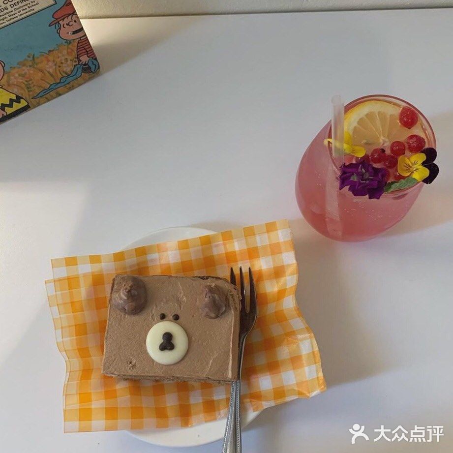 充满岁月斑驳的痕迹，没有电梯