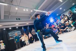 -CASTER跳舞俱乐部