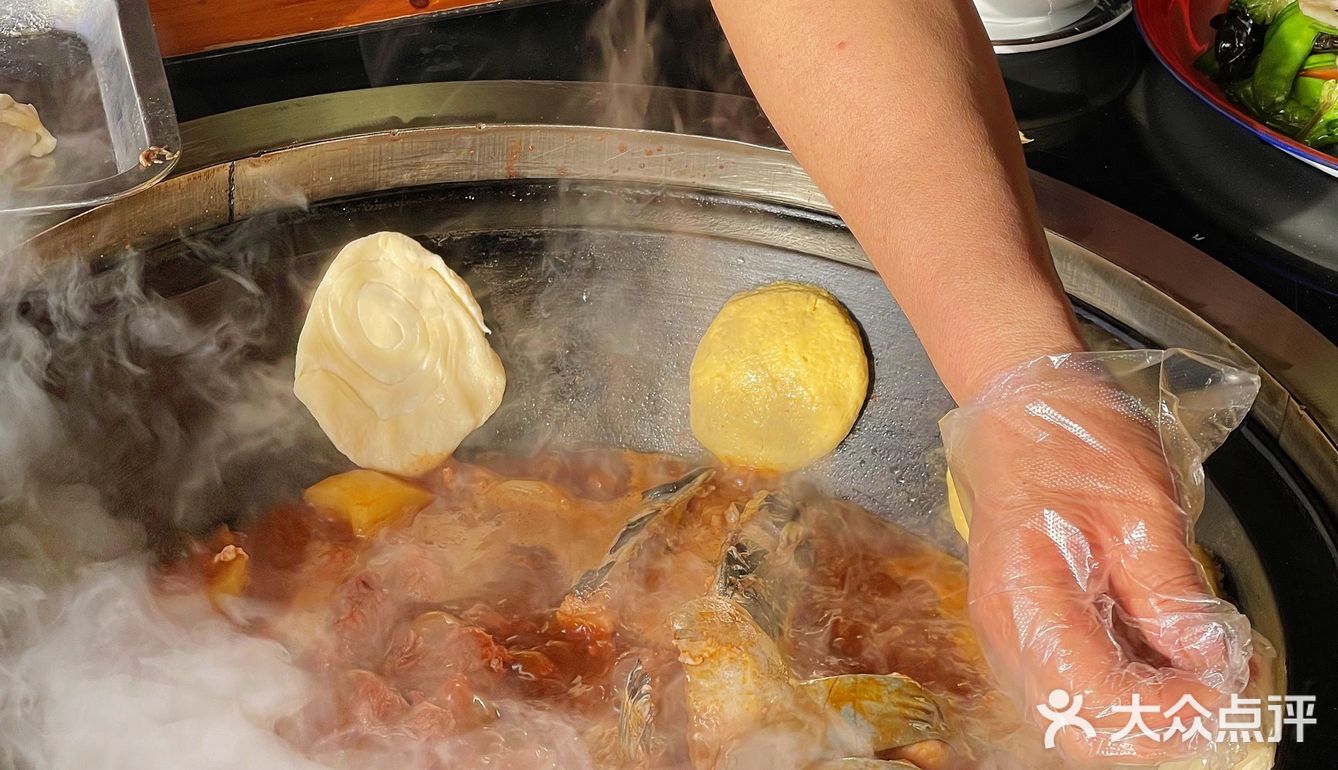 小土豆们，不去尔滨也能吃到东北铁锅炖❗