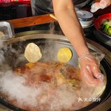 小土豆们，不去尔滨也能吃到东北铁锅炖❗