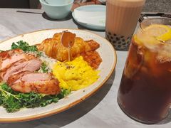 燕麦奶滑蛋可颂配鸡扒-周沫西餐(嘉禾金铂天地店)