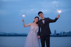 -雪中彩影婚纱摄影·微光艺术中心