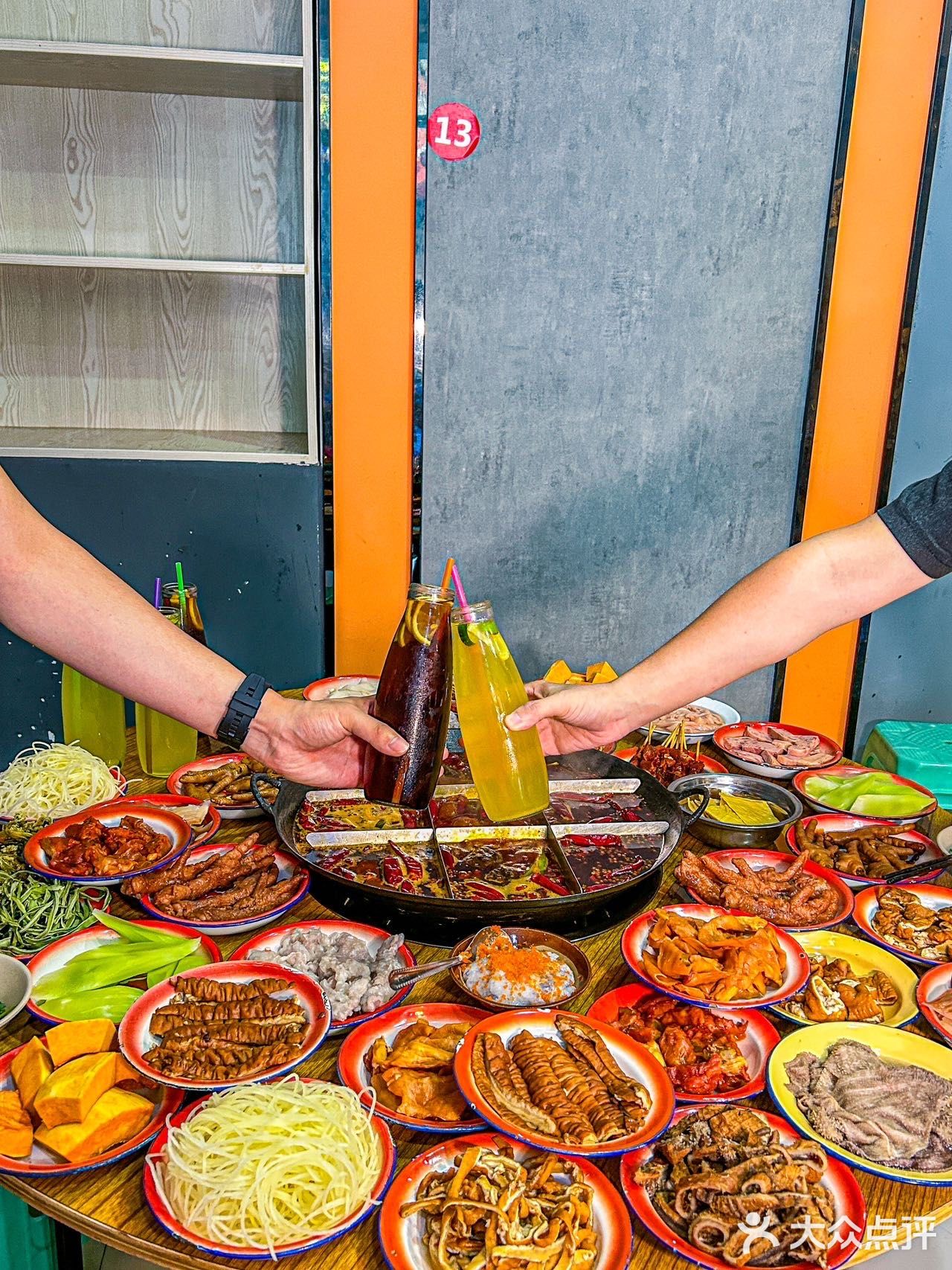 重庆就是这样，藏在社区的火锅味道都好地道！