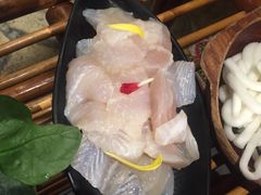 -老牌坊云南鱼豆花火锅(爱建店)