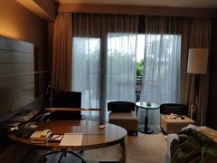 -上海滴水湖皇冠假日酒店