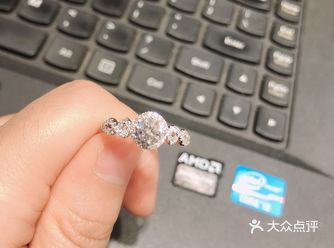 首先说下莱绅通灵这个品牌吧，很多年前就被他品牌的饰品