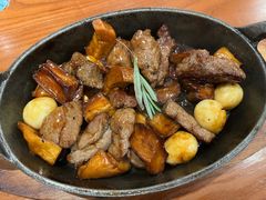 安格斯铁板蒜香牛肉粒-CRAZYONES西班牙海鲜饭(上海美罗城店)