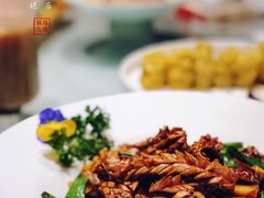 -老牌坊鲁菜名店(美莲广场店)