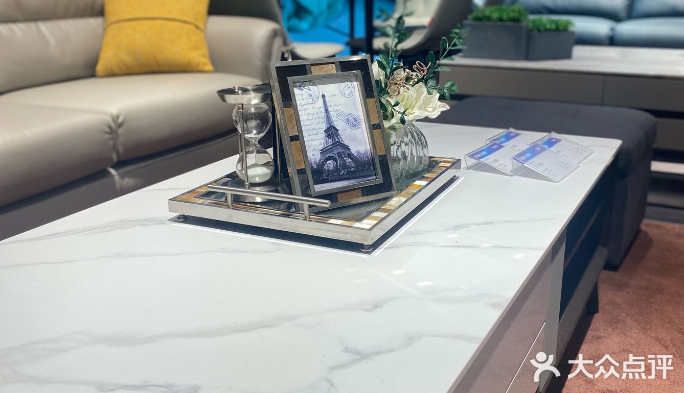 最近姐姐家乔迁新居，我正准备买一套沙发送给她当贺礼