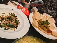 -阿瓦山寨·湘菜现炒·剁椒鱼头王(咸阳总店)