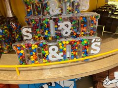 -m豆巧克力世界(上海世茂广场店)