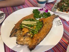 丽江纳西烤鱼-香巴拉云南餐厅(华莱坞店)