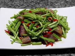 腊肉泥蒿-桃园酒店