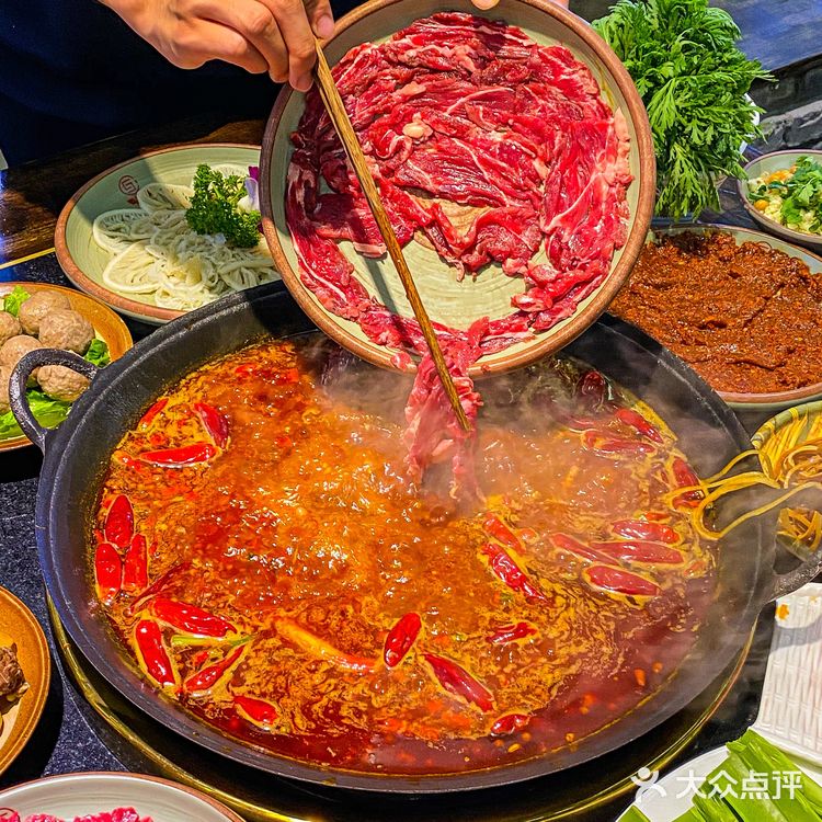 穿城三十公里也要来吃的老火锅！五彩冰粉绝绝子！