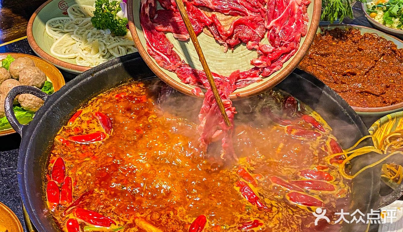 穿城三十公里也要来吃的老火锅！五彩冰粉绝绝子！