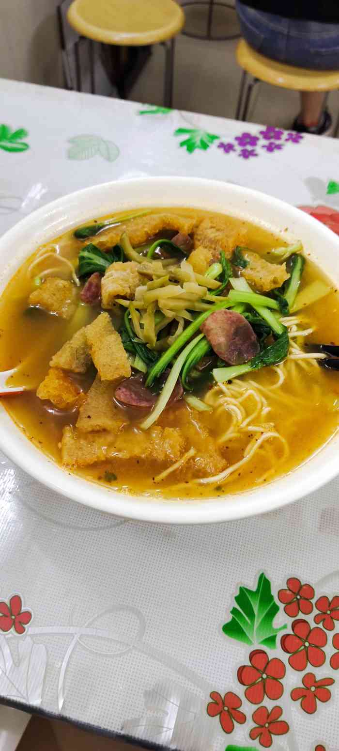 张记大碗皮肚面(马路街店)-"#美食小吃视频探店#带你来吃.张记大碗皮.