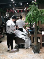 点击看大图 -震轩美容美发