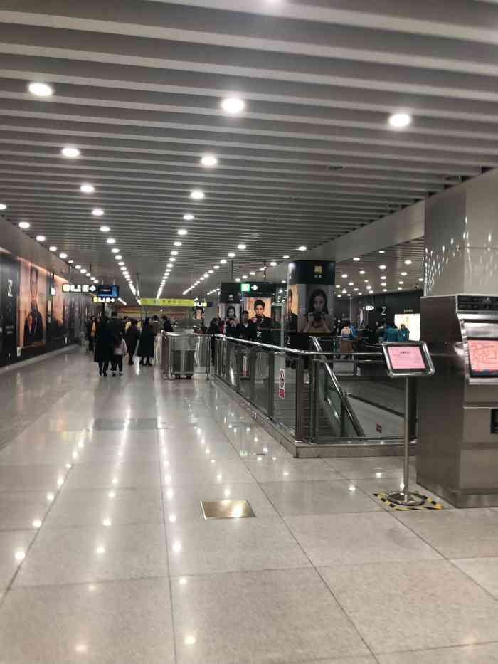 滨海国际机场地铁站图片