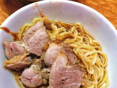 -松树干拌面店