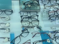-美式眼镜·授权蔡司.依视路.尼康.豪雅.明月(人民广场店)
