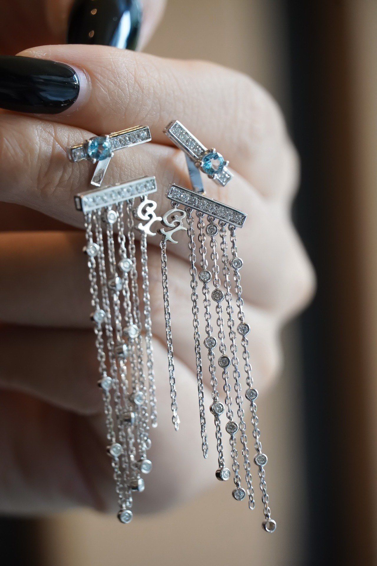 两戴款海蓝宝耳坠 这不美冒泡了🫧