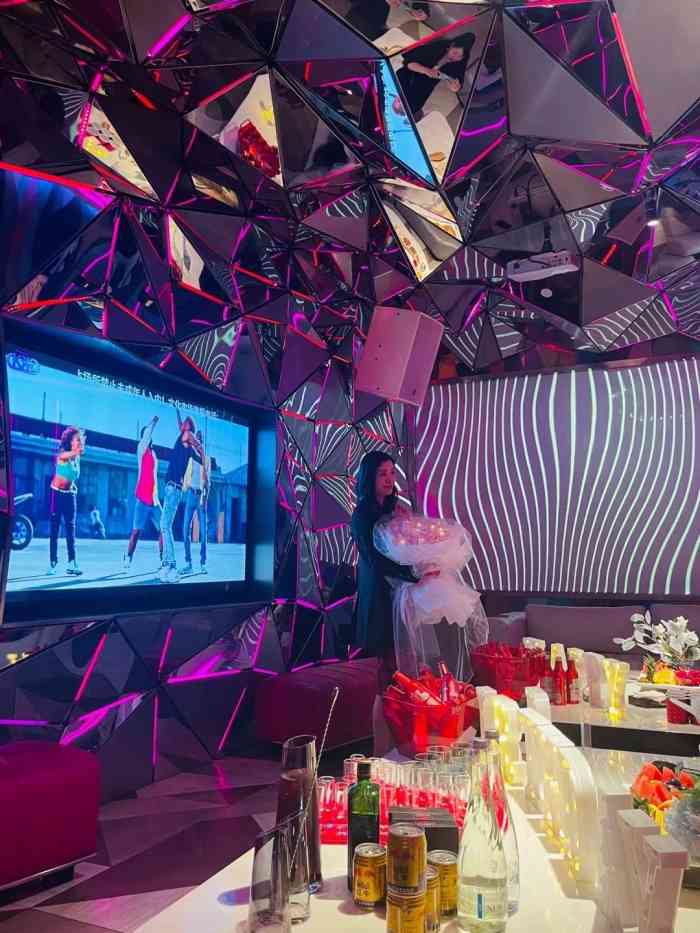 ariia party club-"小姐妹过生日,来这家,感觉特别好的是代客.