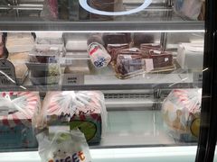 面包甜点陈列柜-三三烘焙坊(滨江店)