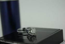 -威德钻石-克拉钻大本营(南京东路店)