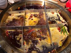 红汤锅-小天鹅火锅·一线江景洪鼎旗舰店(洪崖洞店)