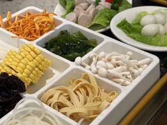 -一席地·本地鸡窝·杭帮鸡火锅(萧山银隆百货店)