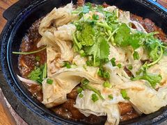 石锅碟鱼头-九號院子海鲜烧烤
