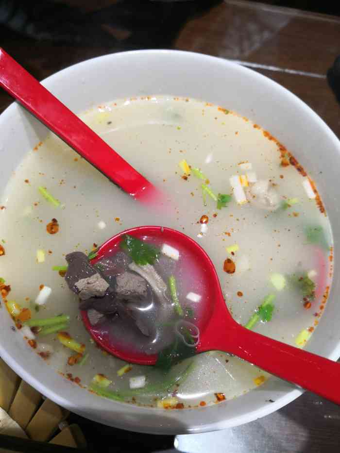 谢老三羊汤烧饼-"羊肉汤味道不错,配上现烙的火烧非常好吃,.