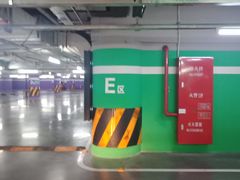 -白玉兰广场停车场