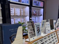 -MiRi眼镜·蔡司·星趣控·尼康控优点视觉合作店(南京东路店)