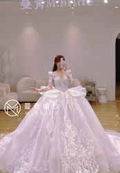 -曼青婚纱礼服馆